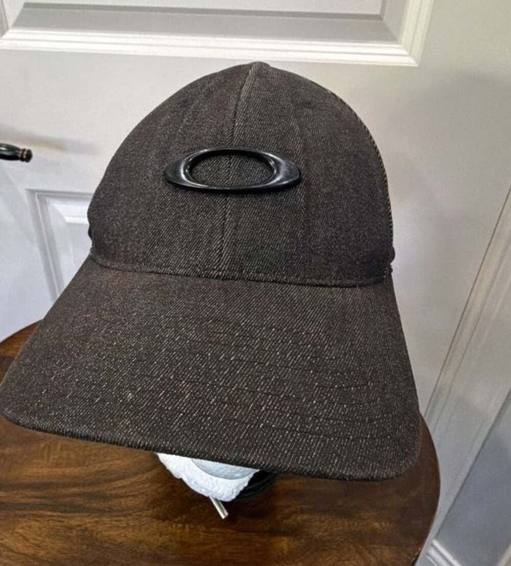 Oakley Hat Cap Mens Gray Flex Fit Large/Extra Large Out Classic Logo Stretch